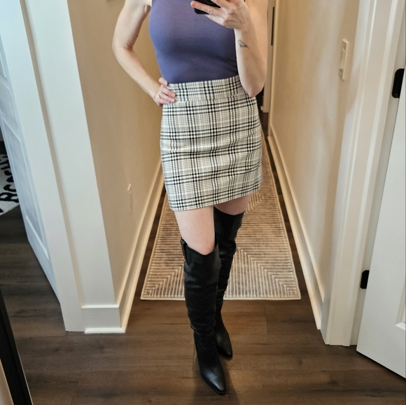Theory Plaid Mini Skirt - SIZE 0 - Picture 2 of 13
